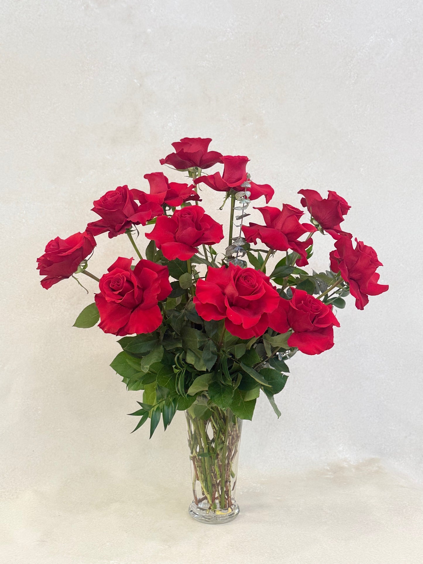 Red roses long stem valentines 